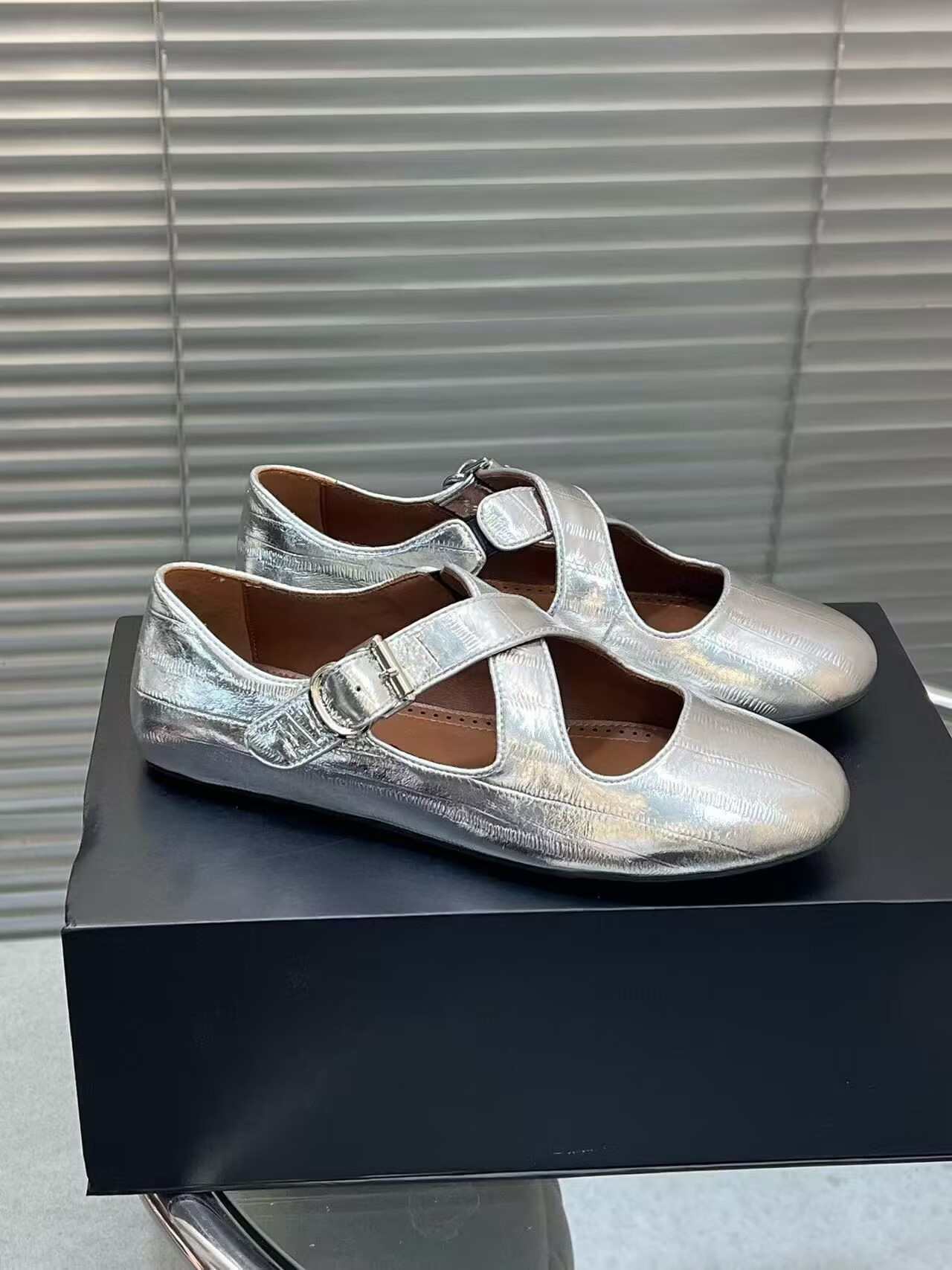 UA ALAÏA CRISS CROSS BALLET FLATS