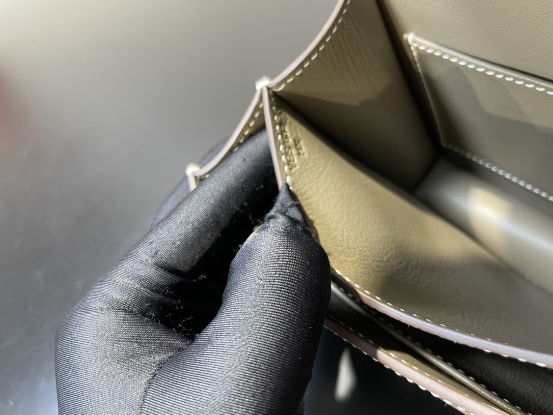 Hermès Constance 19 Epsom Silver Hardware 7.25" x 6.25" x 2.25"