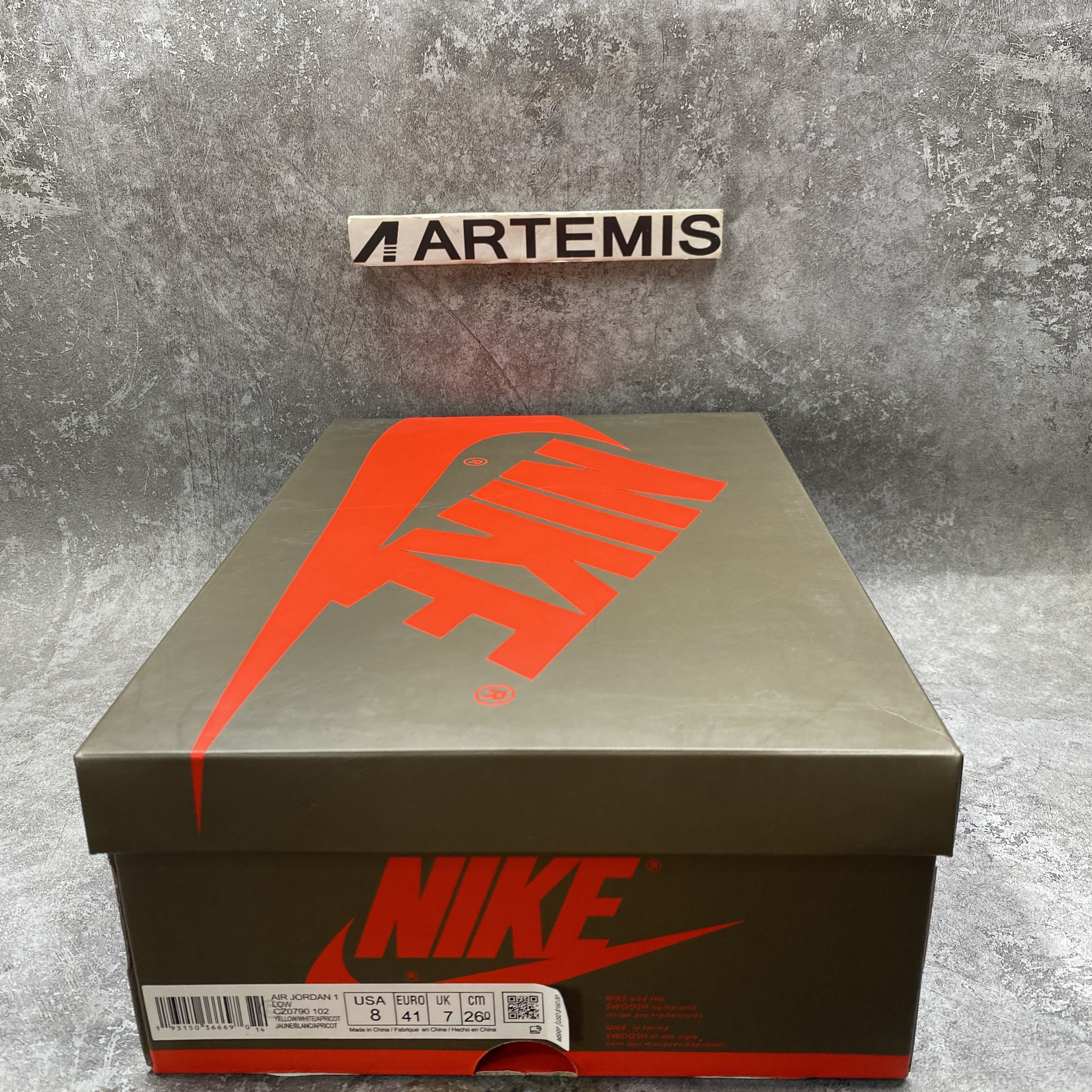 Off-White x Nike Air Jordan 1 Low