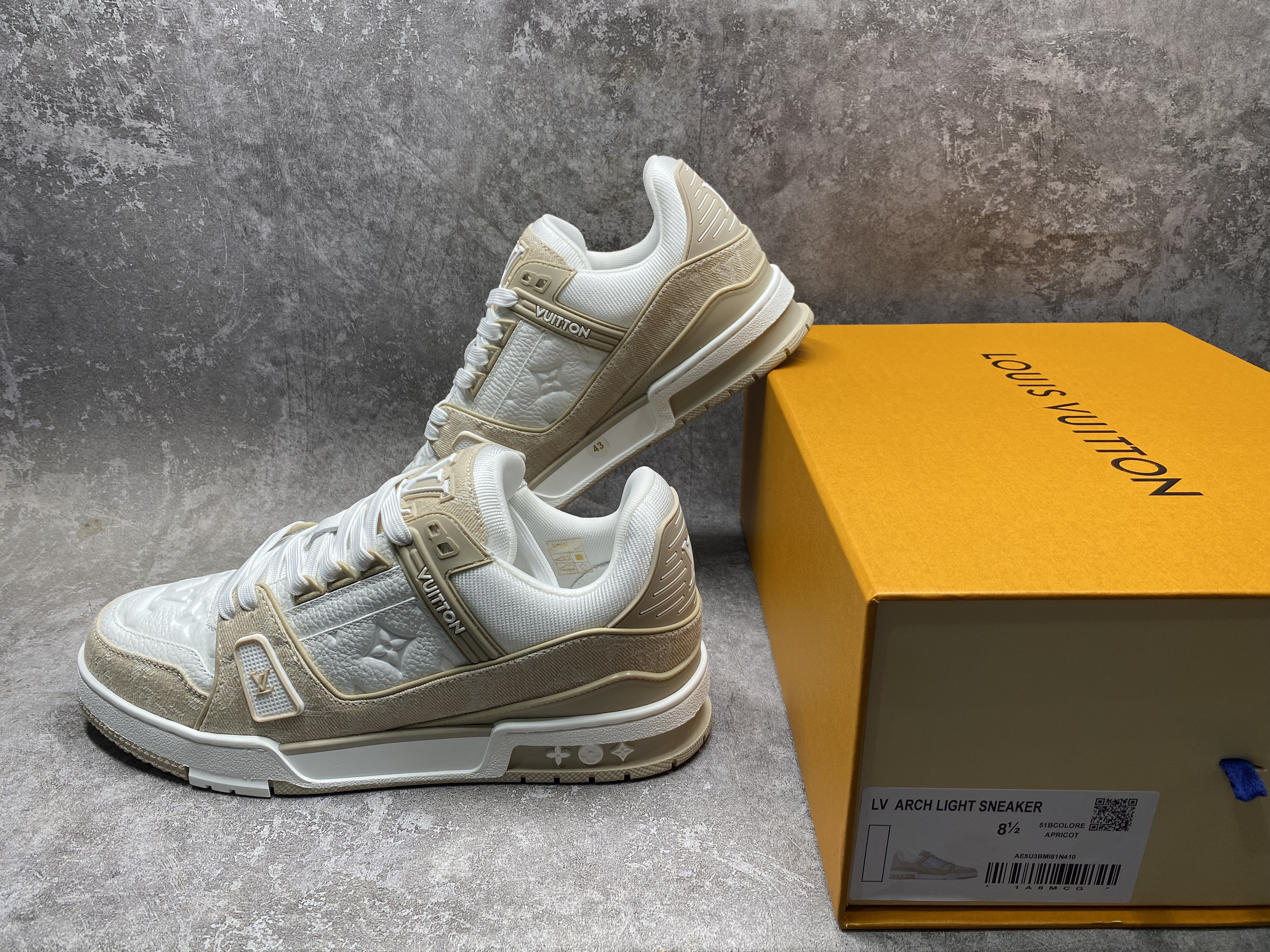 UA LV trainer Sneakers