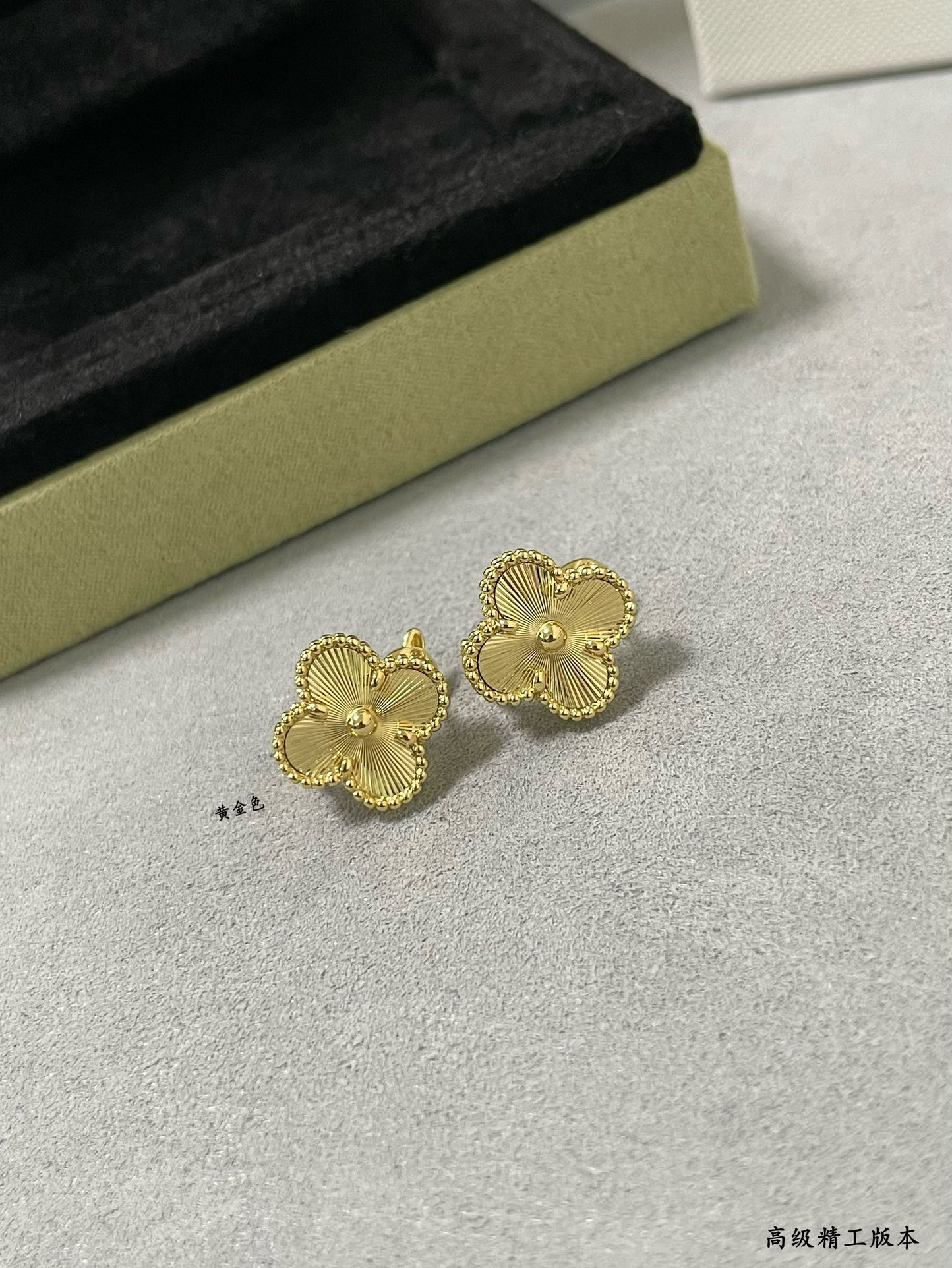 V*N CL*F & arpels four leaf clover earrings