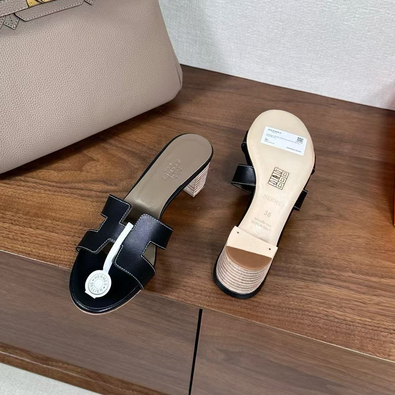 UA Hermès Oasis Sandal