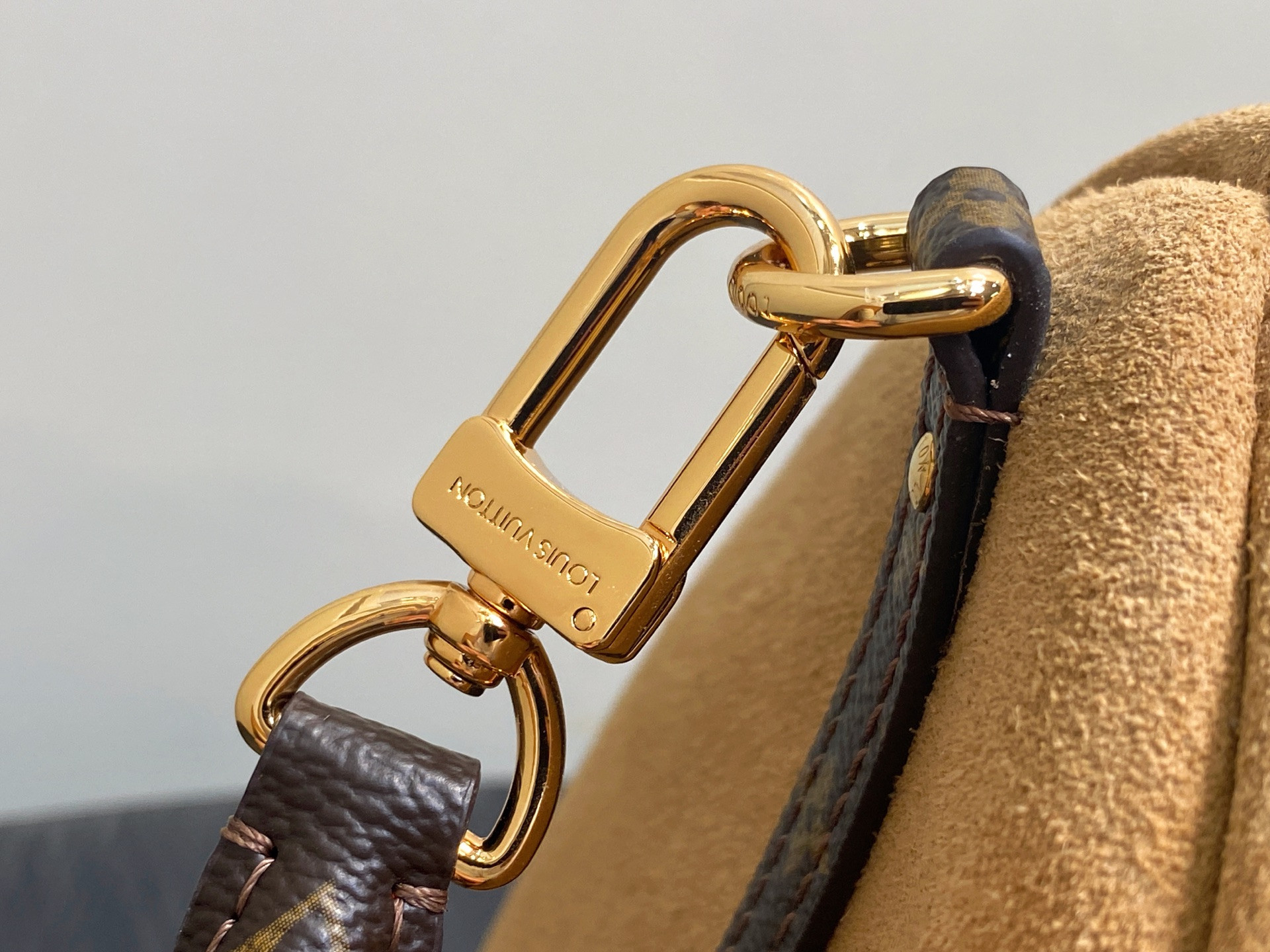 LV Express MM M26358 36x24x18.5cm