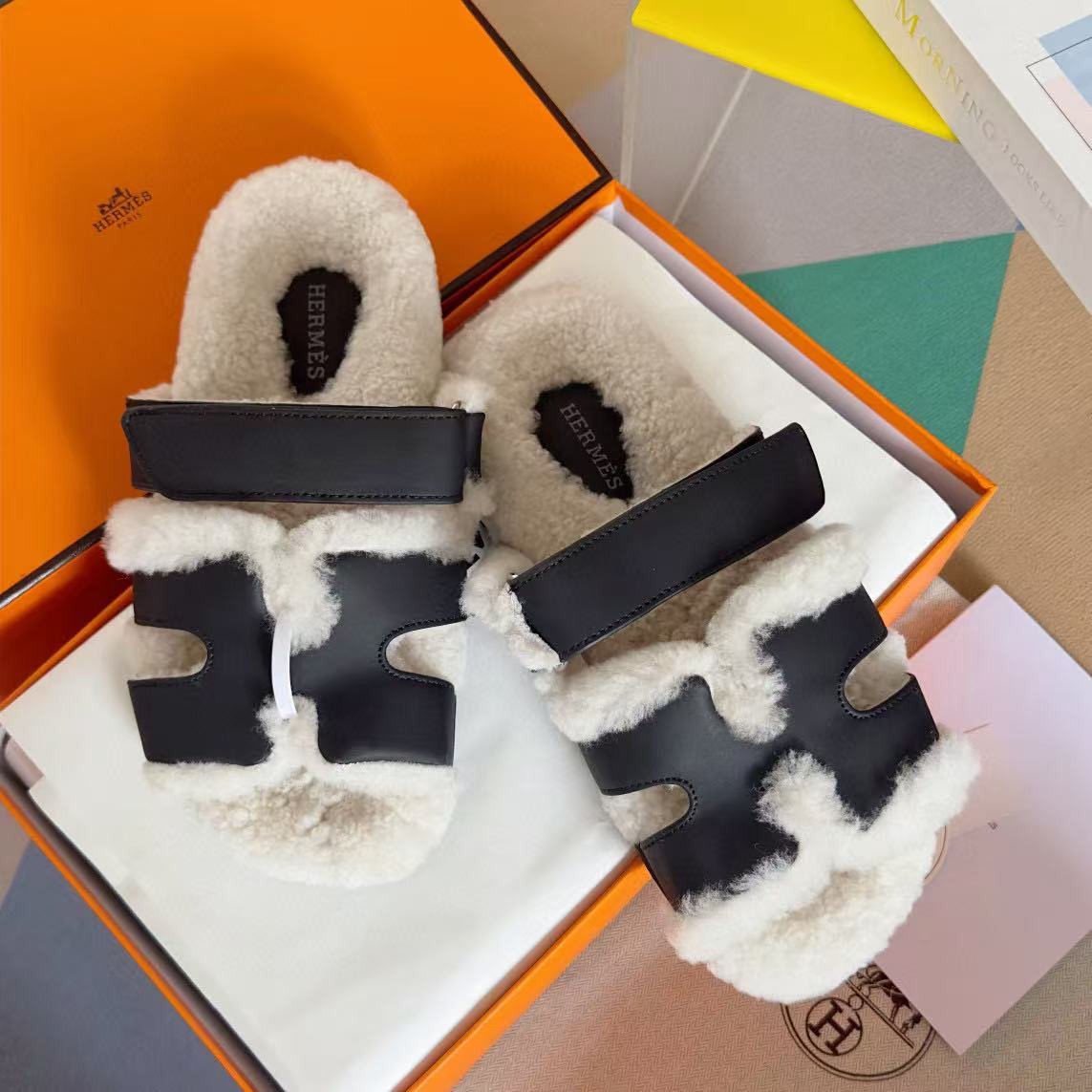 UA Hermès Chypre sandal