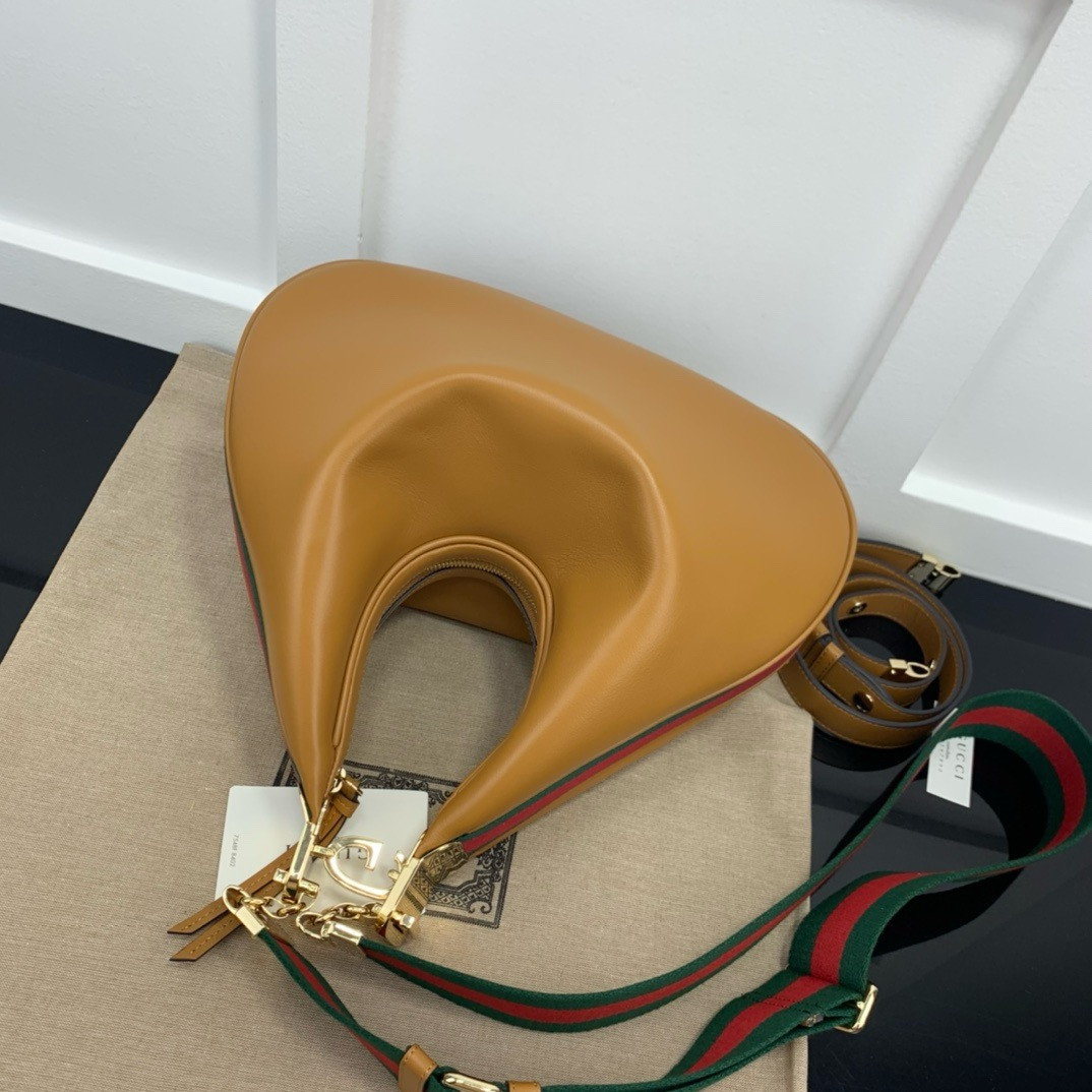 G*u*i attache medium shoulder bag 13.8″w x 12.6″h x 2.4″d