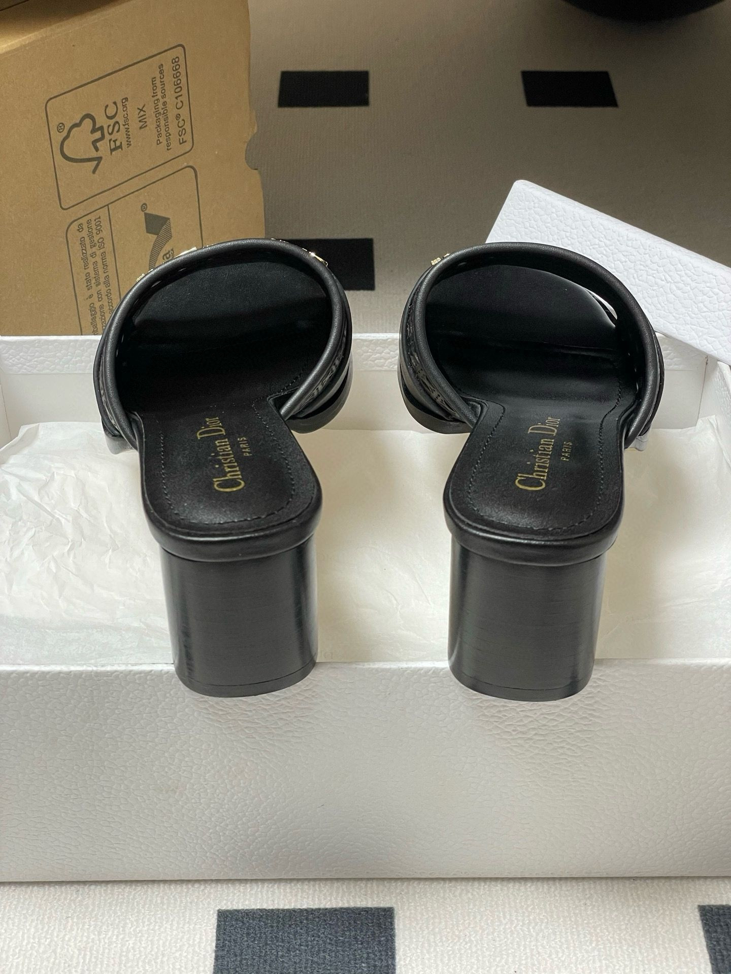 ua D*or d-lane heeled slide