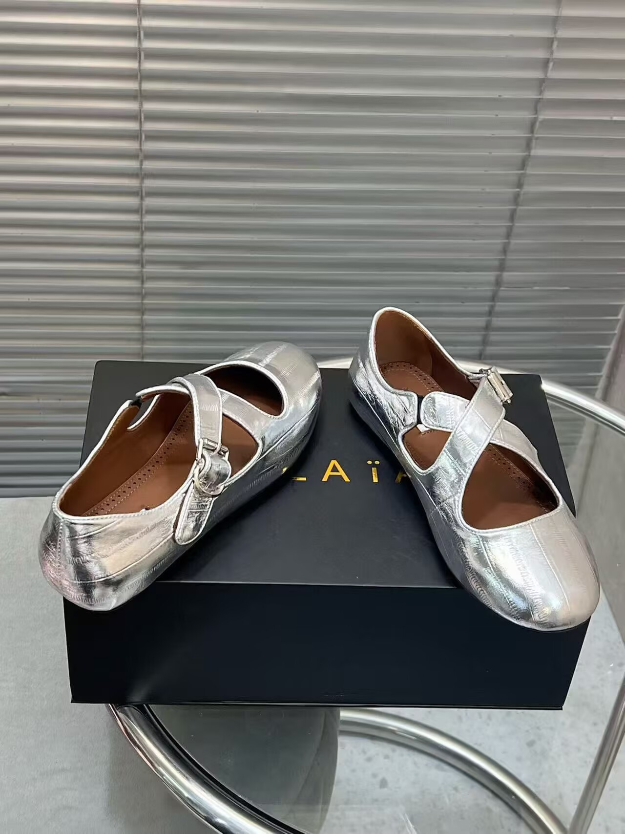 UA ALAÏA CRISS CROSS BALLET FLATS