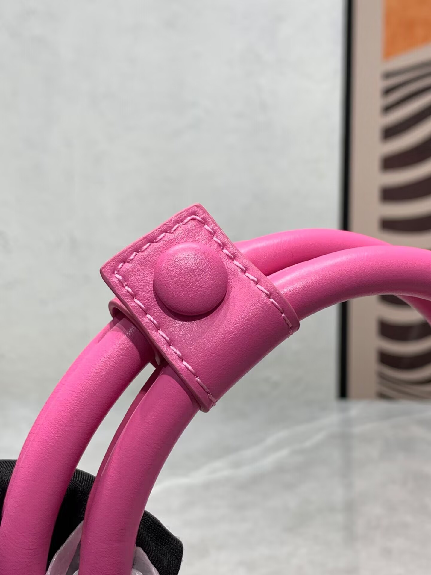 JACQUEMUS Le Chiquito moyen LES CLASSIQUES 20×15.5×8cm