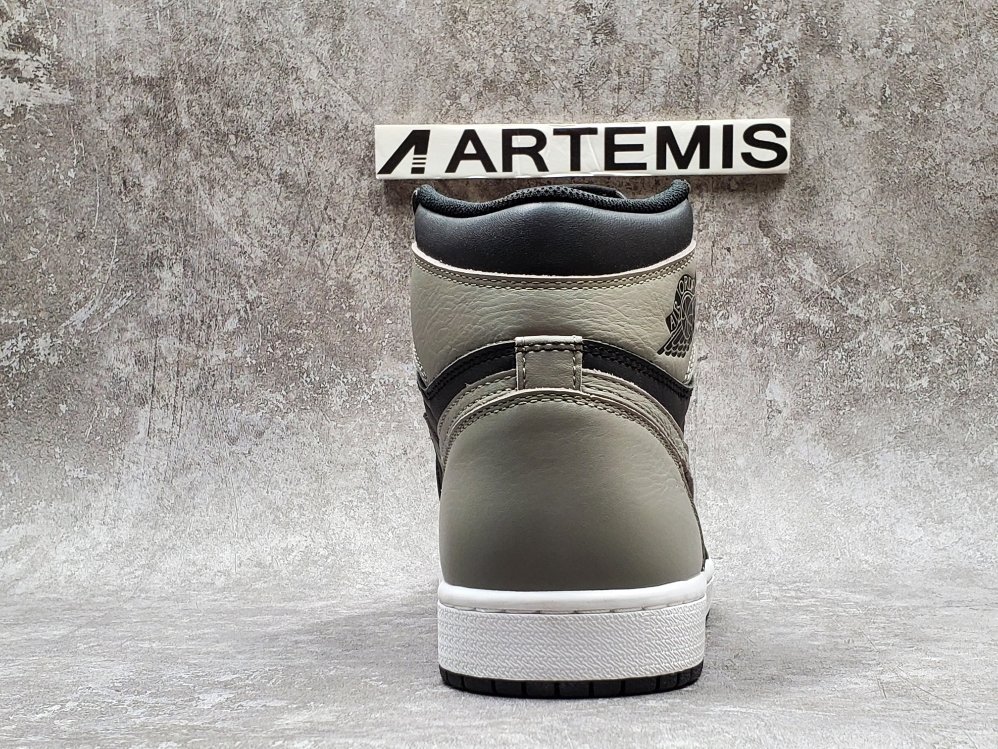 Air Jordan 1 Retro High Shadow