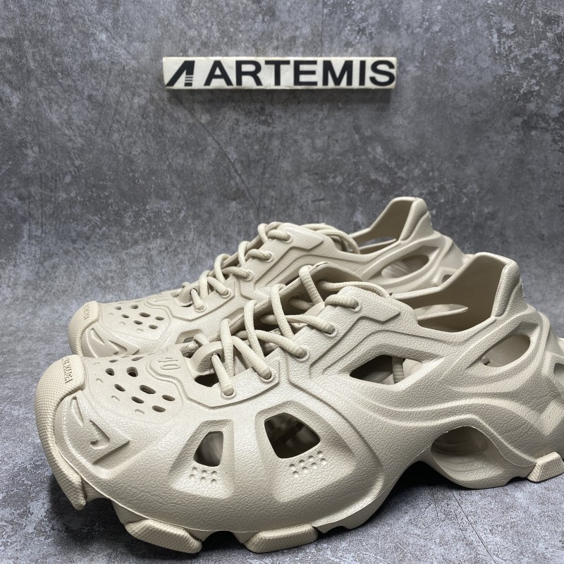 Balenciga HD Lace-Up Sneaker in beige