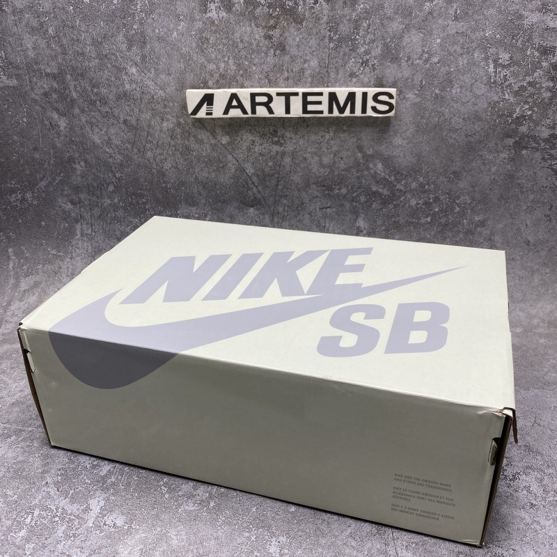 Nike SB Dunk Low