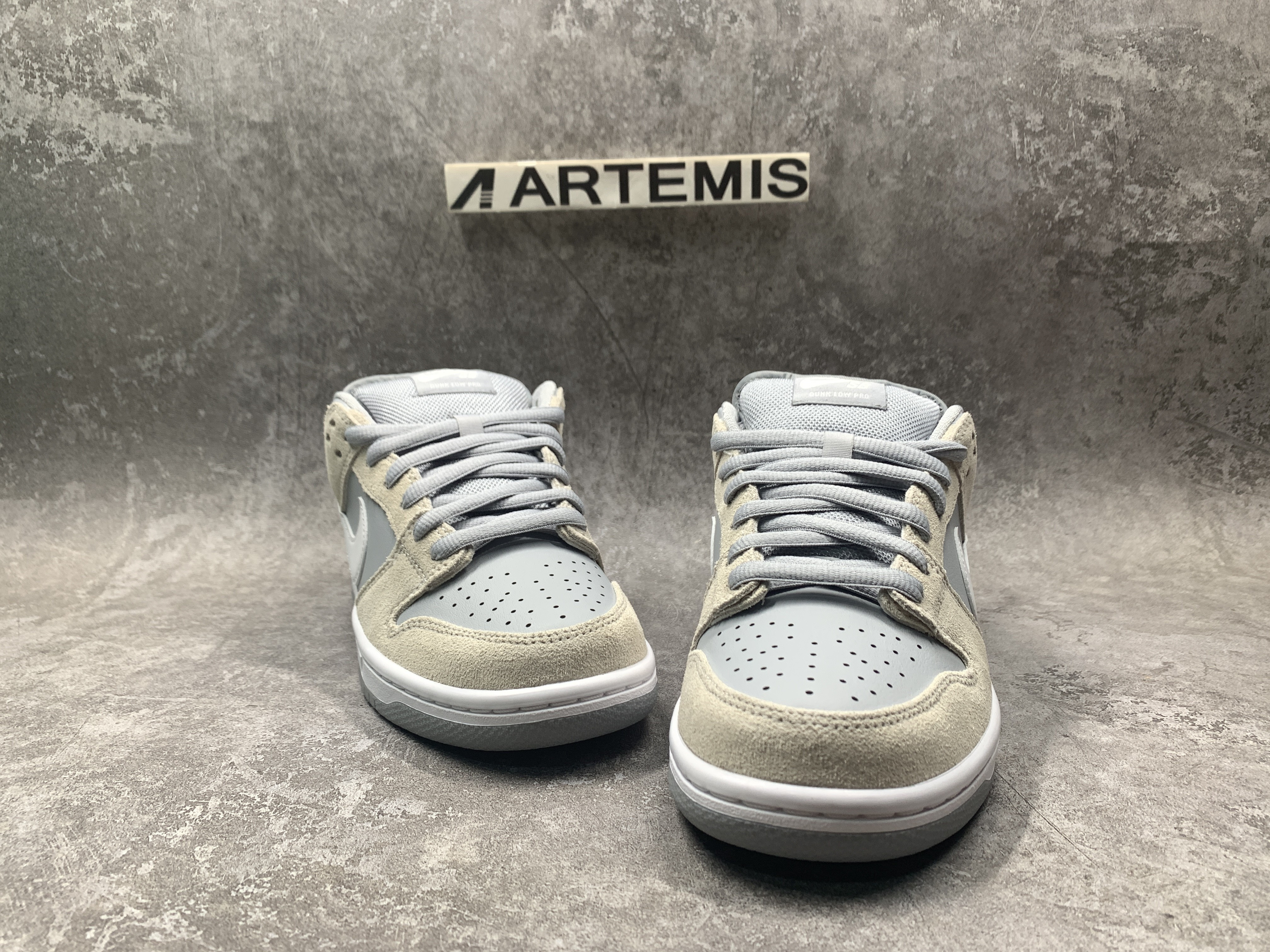 Nike SB Dunk Low Summit White Wolf Grey