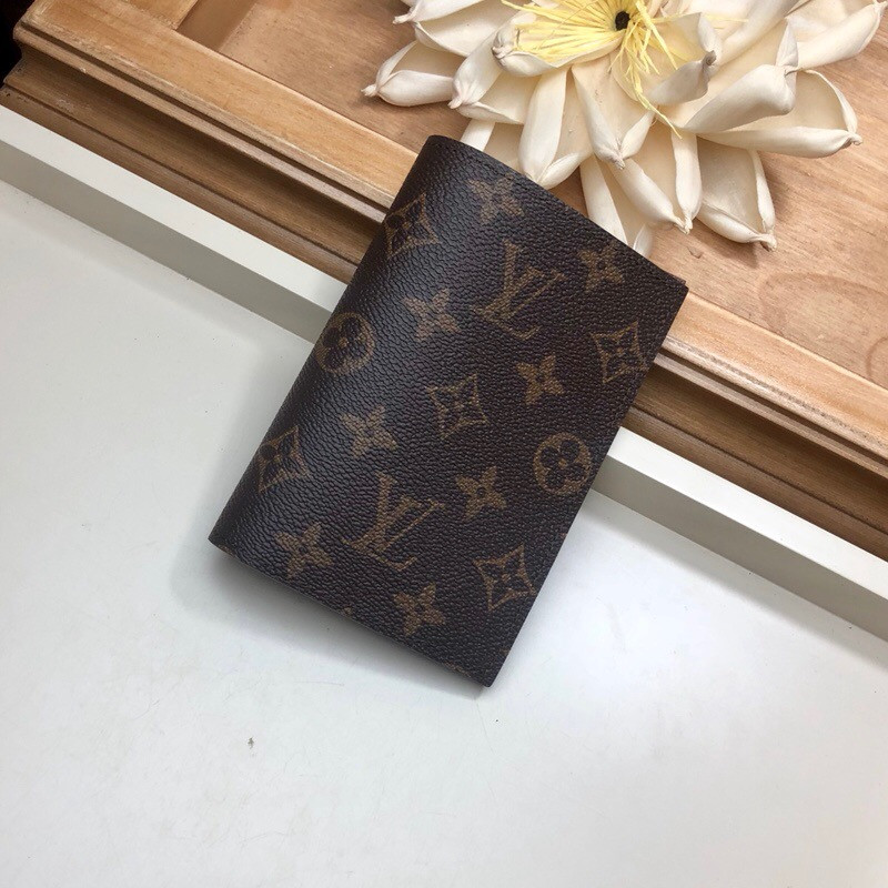 LV Passport cover M64502