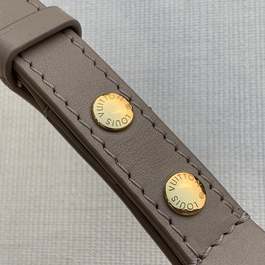 l0*is V*t0n multi pochette accessoires 9.4 x 5.3 x 1.6 inches