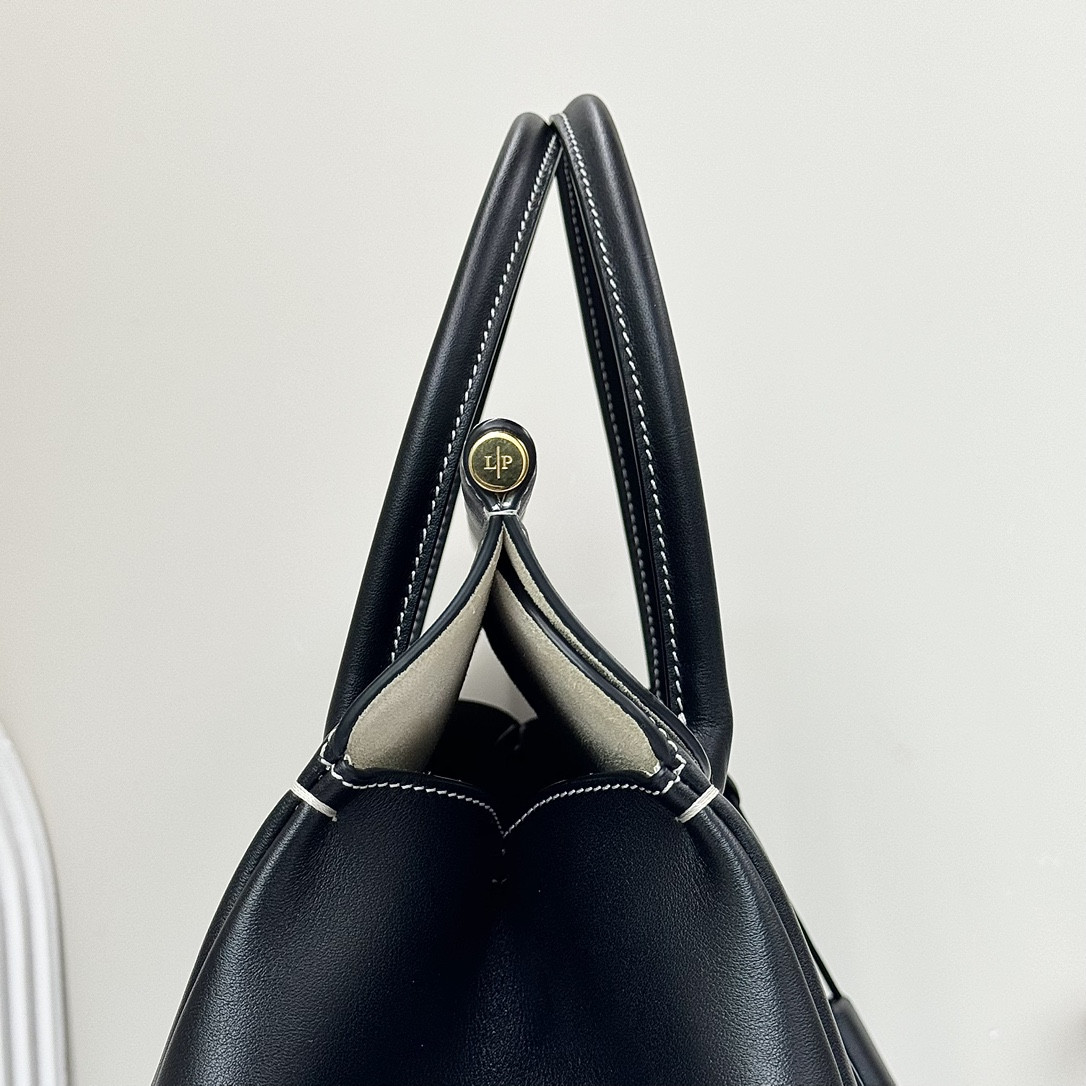 L**o p*ana loom bag l32 black smooth calfskin 33 x 23 x 18 cm