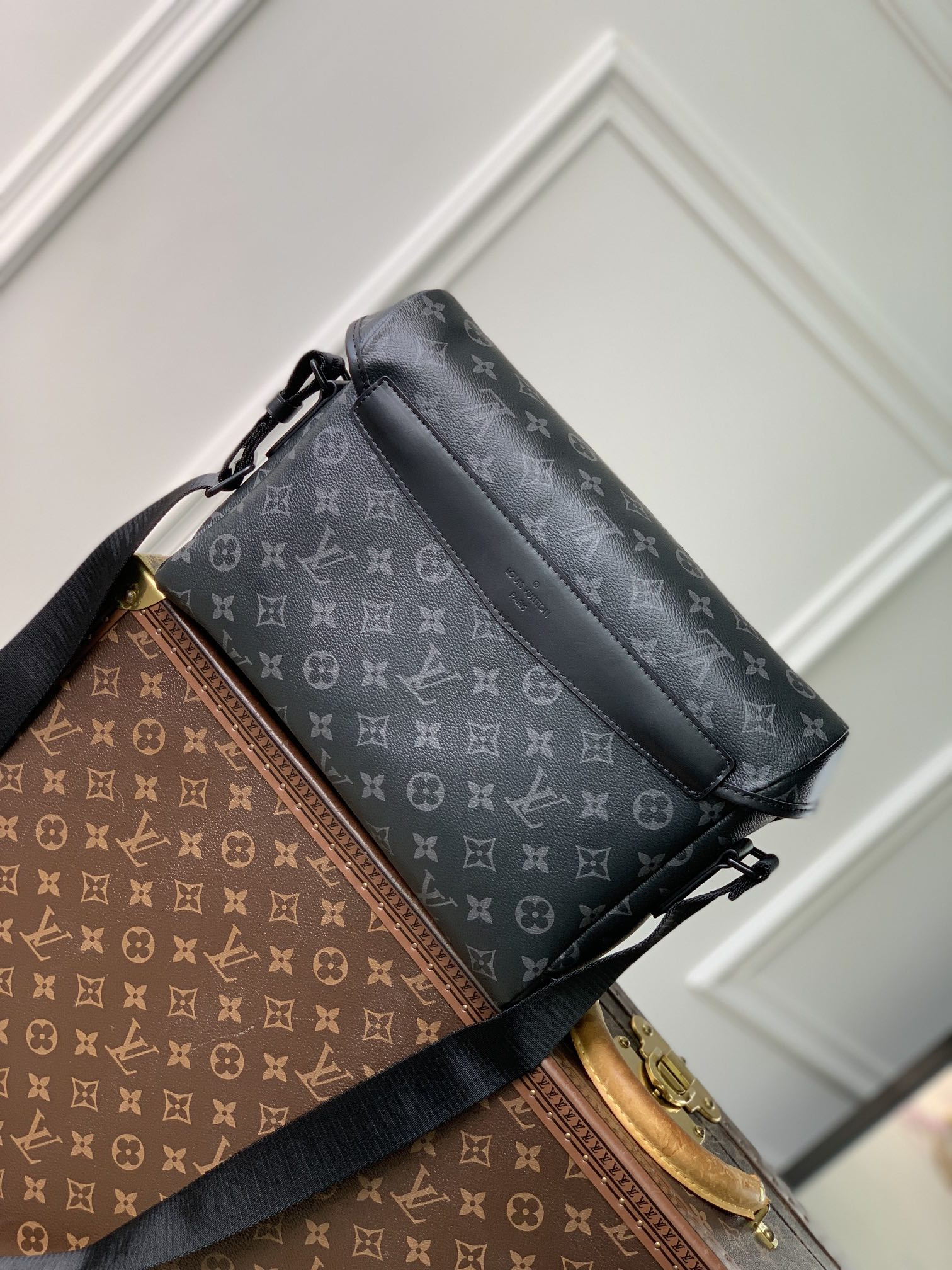 LV Messenger Voyager PM M12517 22.5 x 11 x 33 cm