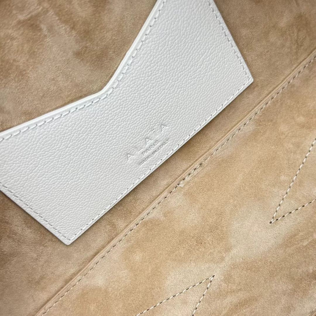 ALAÏA LE TECKEL MEDIUM BAG 33x11x10cm